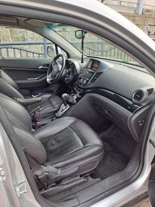 Лек автомобил Шевролет Орландо 7 местен, 20000 куб. дизел, 2011 г.