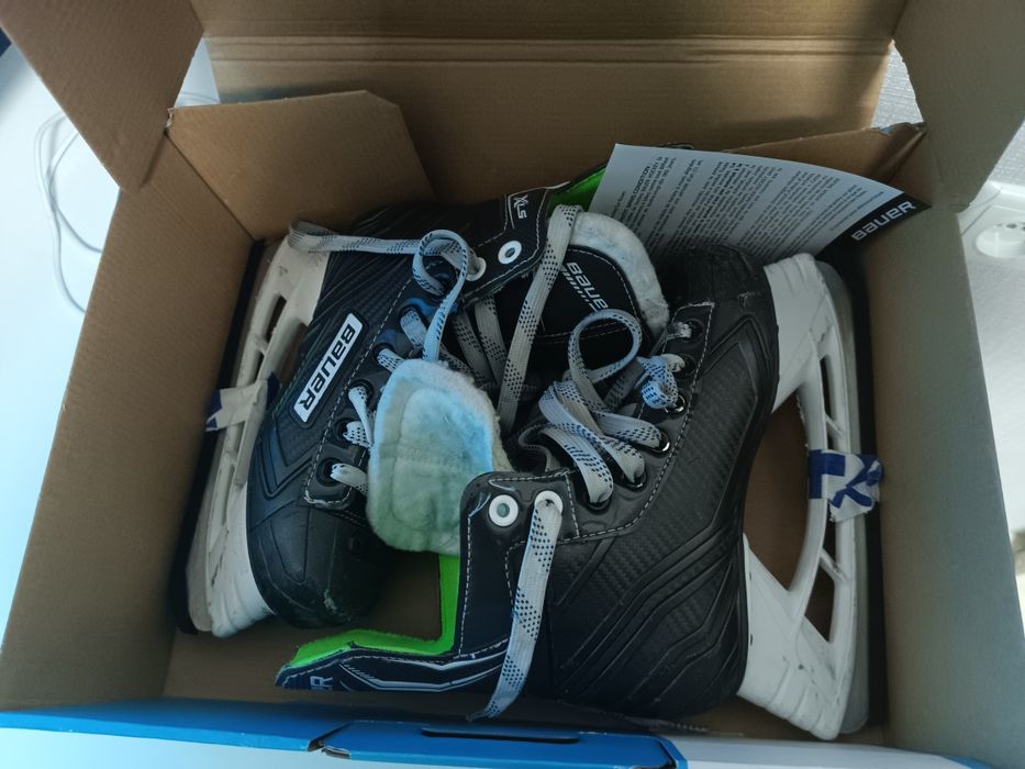 Продам коньки хоккейные для начинающих. Размер ноги 21 см