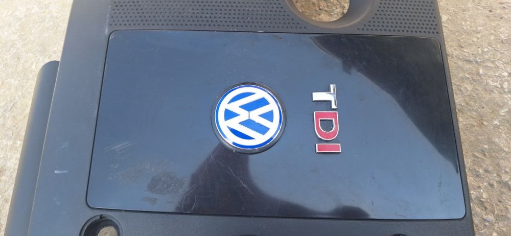 Декоративен капак  на двигател на passat b5 tdi
