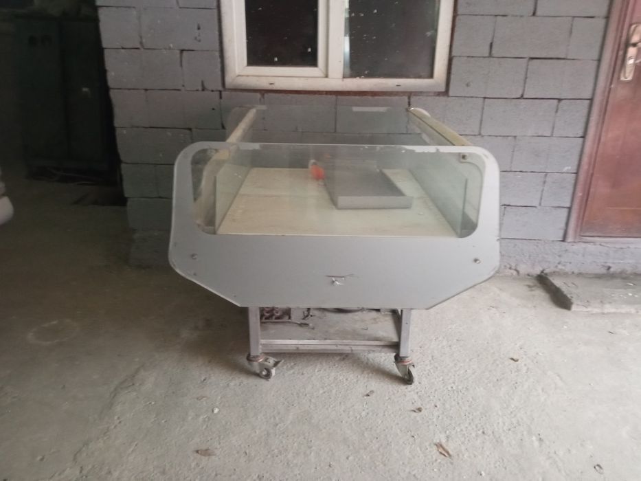 Холодильная витрина бу