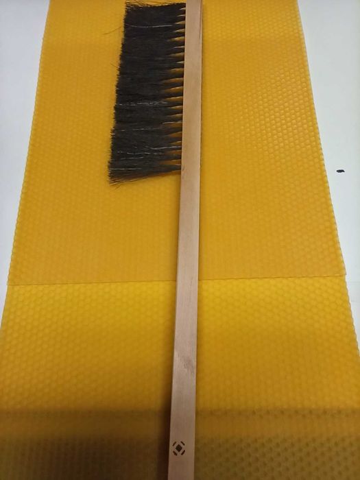 Четка пчеларска естествен  косъм-пчеларски инвентар