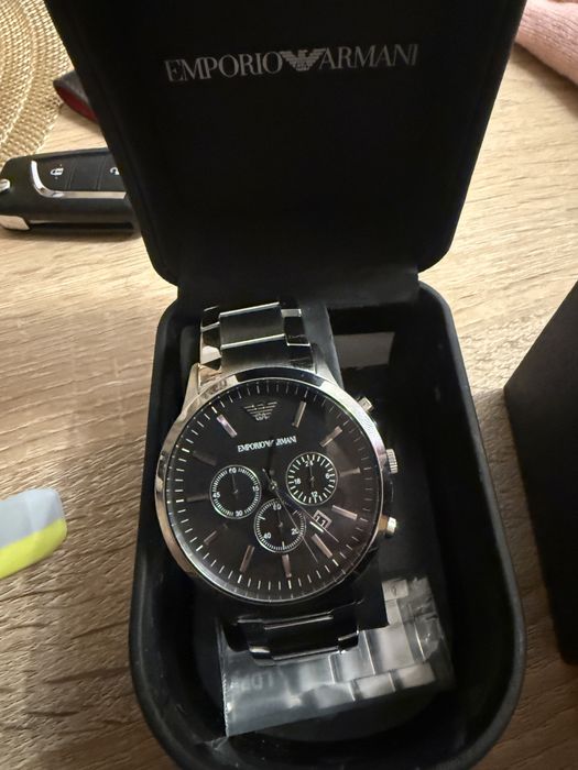 Vand 2 ceasuri Casio si Armani 700 Ron