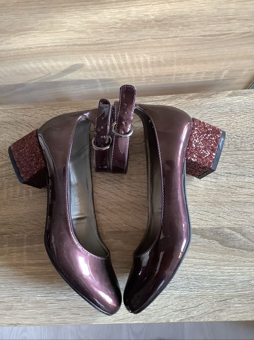 Нови дамски обувки, размер 38