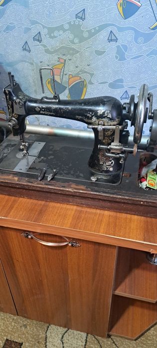 Продам швейную ZINGER