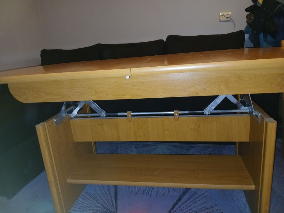 Маса 3 във едно холова трапезно и разтегателна.