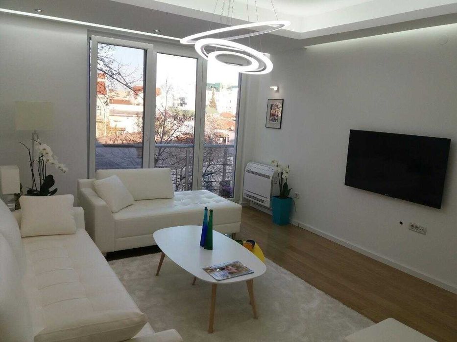 Дава се под наем Двустаен апартамент в Бургас, Център - 59 кв.м за 229.5 € - Снимка #2