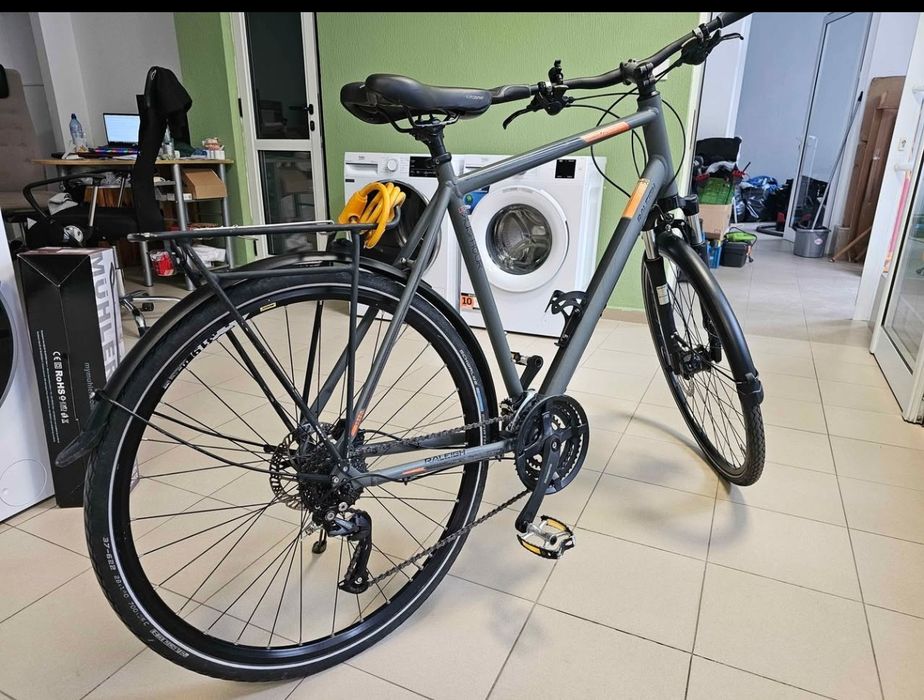 Продавам градски/трекинг велосипед Raleigh
