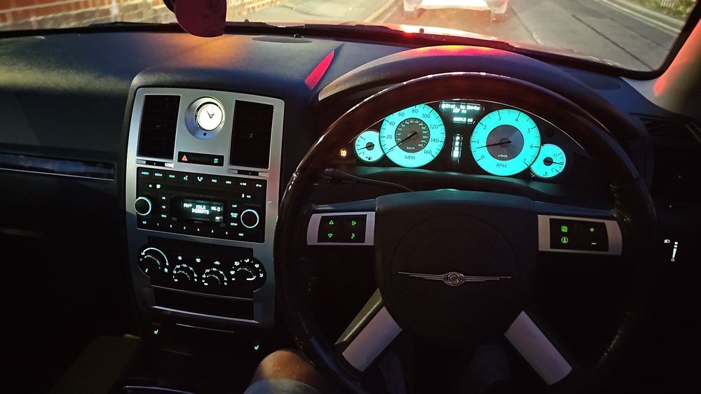 Vând masina Chrysler v300