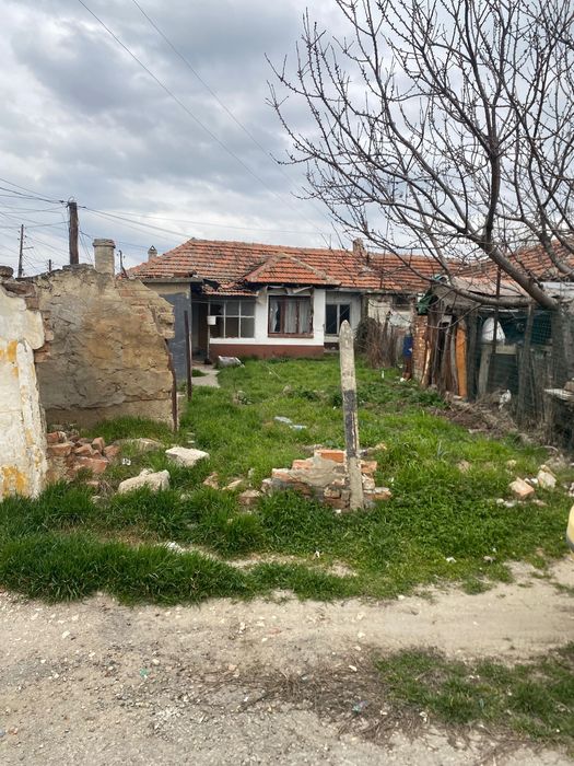 Продава къща в централната част на града