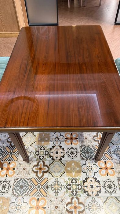 Продается стол состояние отличное