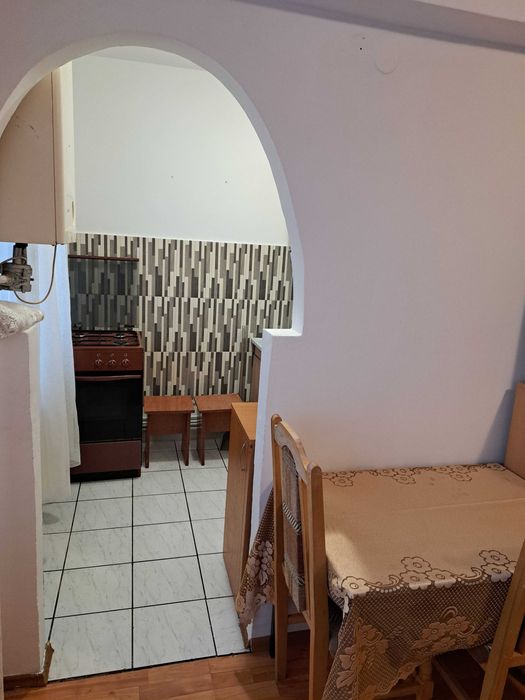 Închiriez apartament cu 2 camere