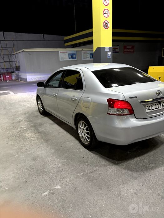 Yaris 2007 yil Toyota srochna sotiladi