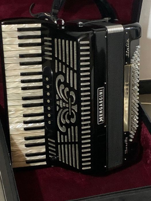 Acordeon Mengascini cu cameră + Amplificare