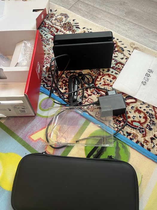 Продам nintendo switch oled