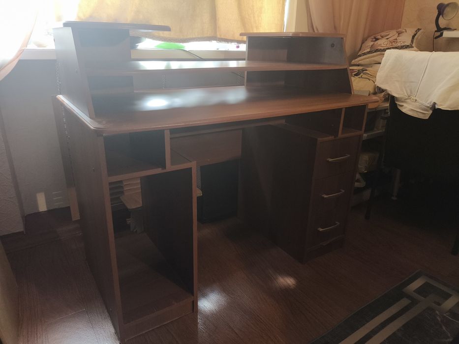 Стол компьютерный