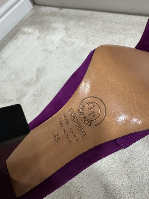 Червени и лилави боти естествен велур