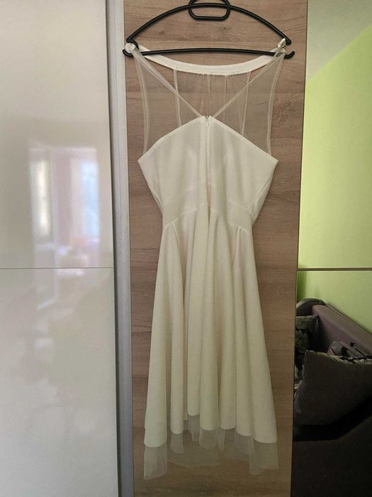 Бяла официална рокля