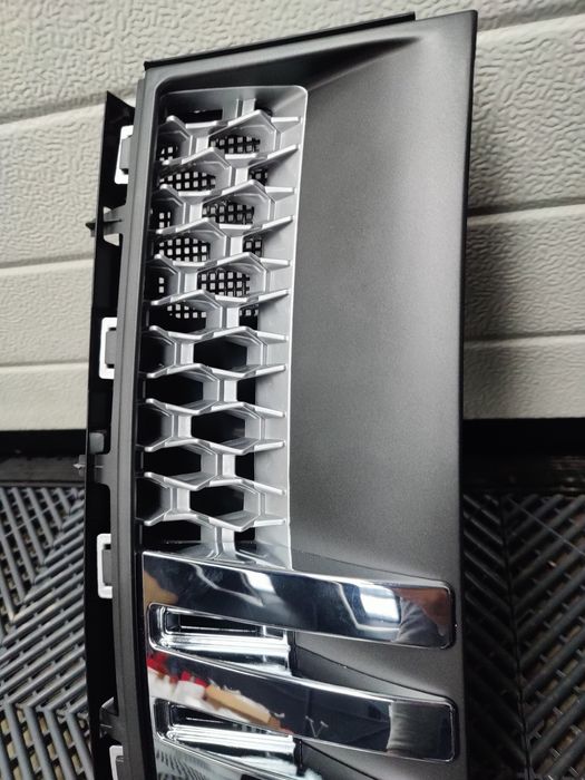 Set grila + grile aripi Range Rover Vogue L322 facelift (10-12)