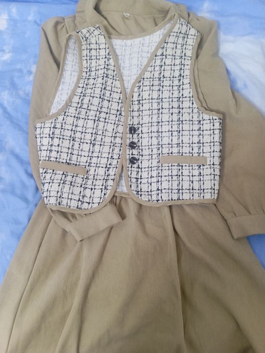 Платье и жилетка почти новое Jeletka va kuylak