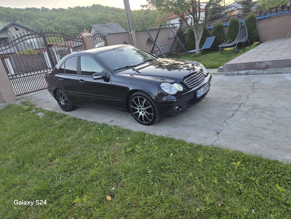Mercedes c180 benzină CUTIE AUTOMATĂ  2950 euro