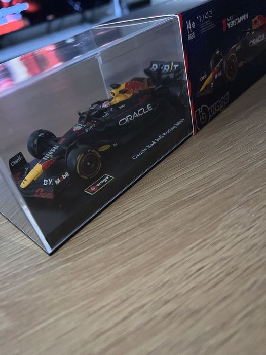 Max Verstappen Red Bull Racing RB19 #1 Formula 1 World Champion 2023 1:43 Bburago