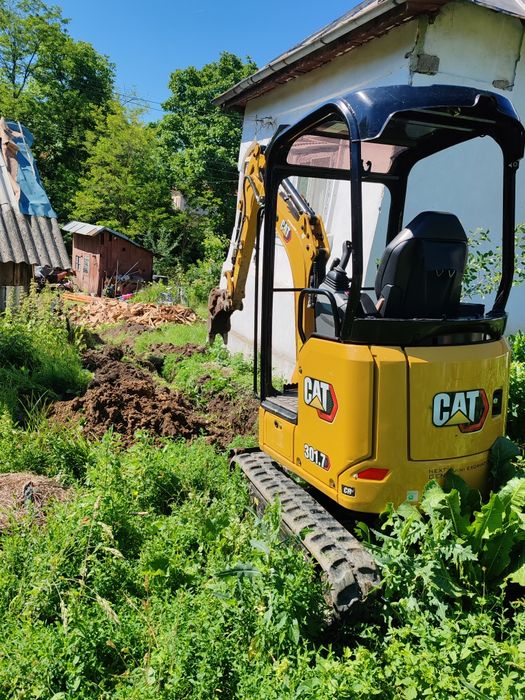 Inchiriez miniexcavator cu picon si operator Execut lucrări