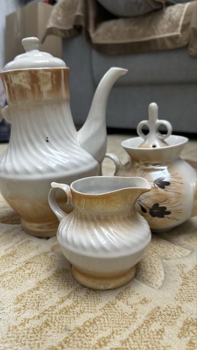Набор чайников с молочницей фарфор