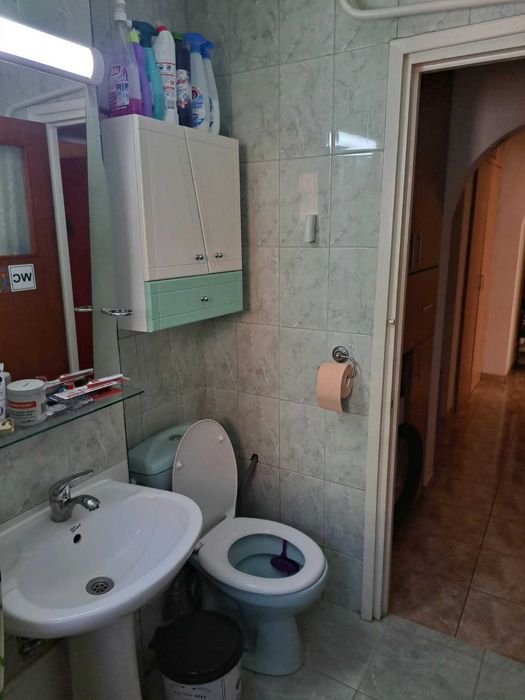 inchiriez apartament 3 camere - mobilat si disponbil imediat