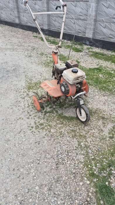 Vând motosapa  in stare buna