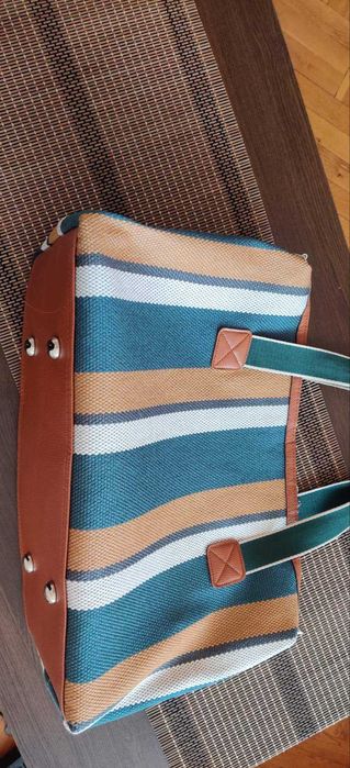 Модерна пътна чанта на раета