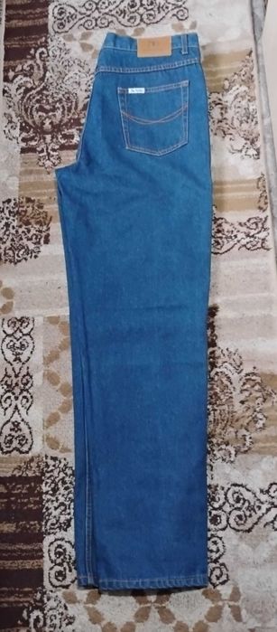 Vând blugi bărbați