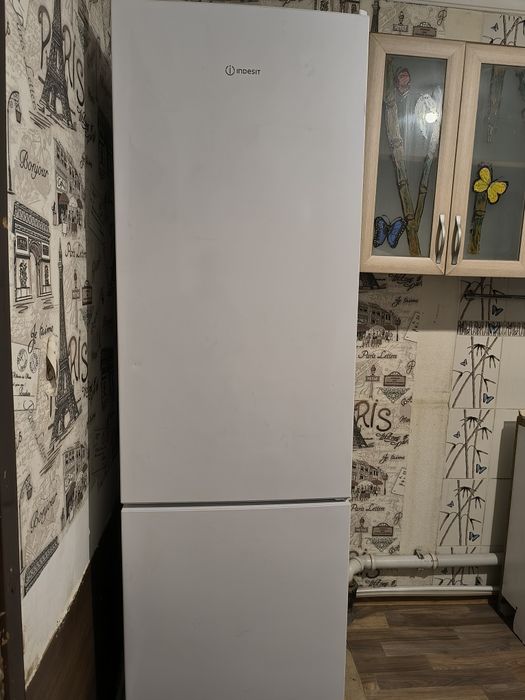 Холодильник продам срочно