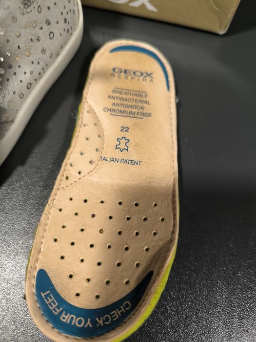 Маркови обувки за момиче 19-21 номер - Geox, Converse, Kickers, Apawwa