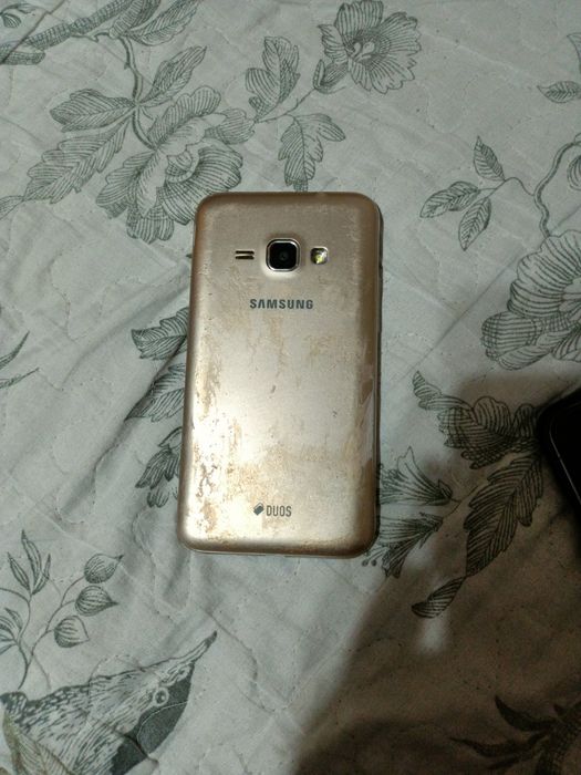 телефон Samsung galaxy J1