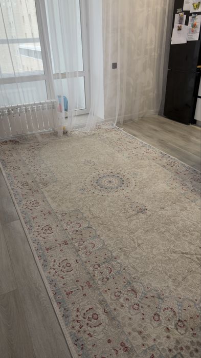 Ковер 2*4 в отличном  состоянии.