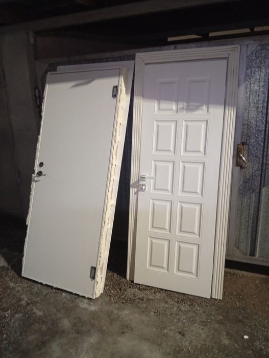 Продам 2 двери с касяками