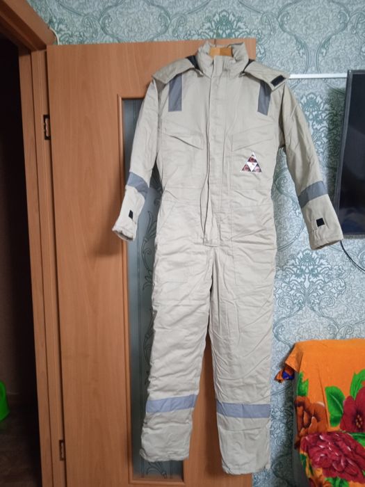 Продам рабочие зимние комбинезоны.