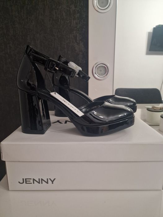 Обувки на дебел, висок ток 38ми номер