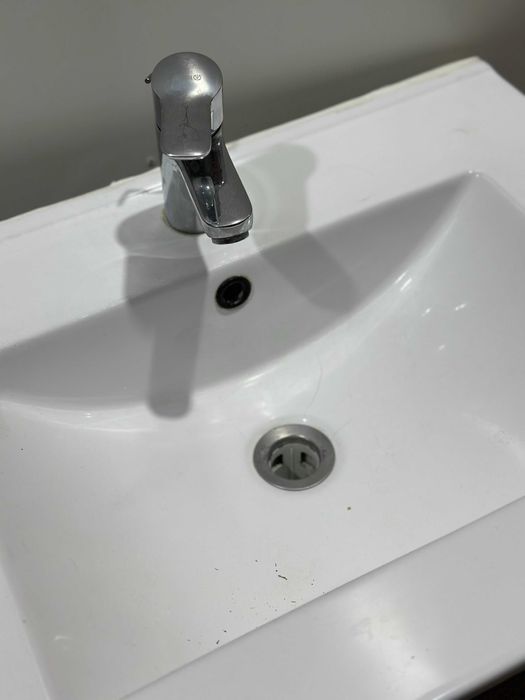 Mobilier de baie cu lavoar si baterie; Dulap chiuveta suspendat