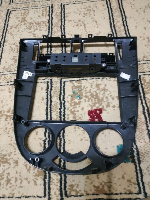 Рамка магнитолы автомобиля