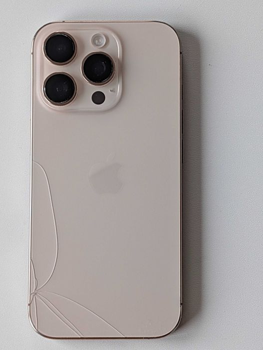 iPhone 16 pro Desert Titanium 256 GB 93% Battery