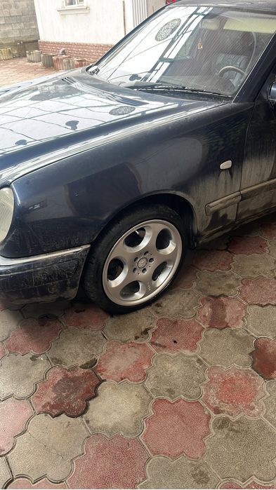 Диски с зимней резиной.