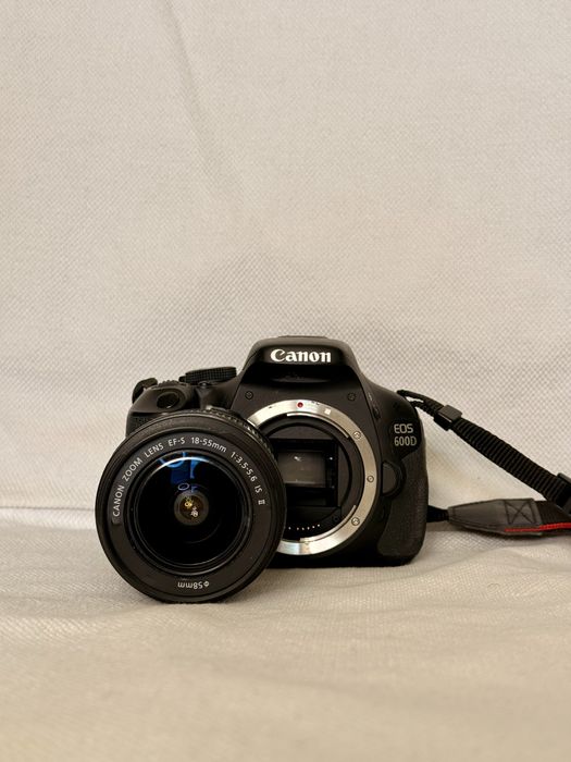 Canon EOS 600D + Canon EF-S 18-55mm F/3.5-5.6