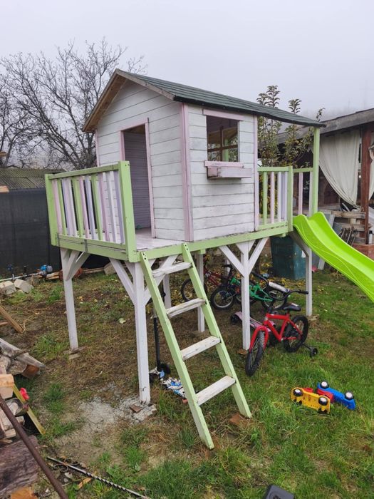 Căsuța din lemn pentru copii