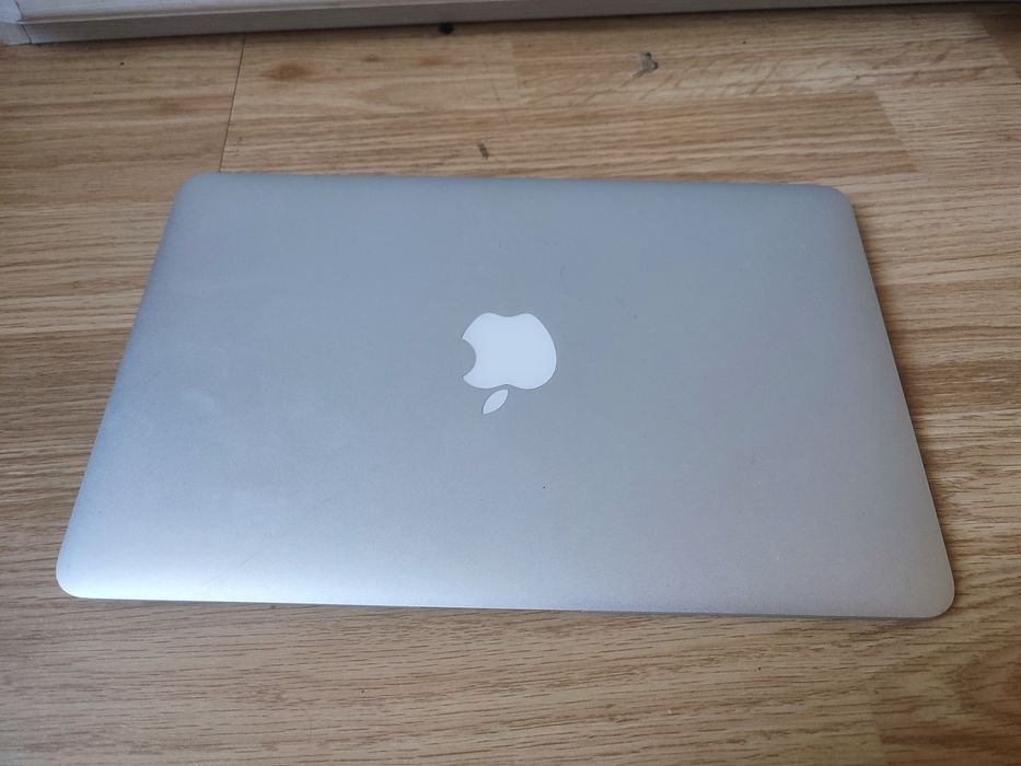 Macbook Air 11 mid2011 A1370  emc 2471- Intel Core i5 / 4gb RAM