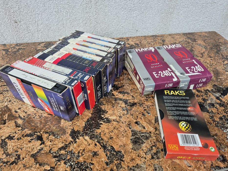 Vând Lot 16 casete video VHS  originale 240minute Raks colectie filme