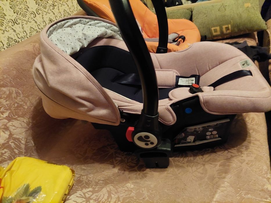 Детско кошче подходящо за момиче неразличимо от ново.