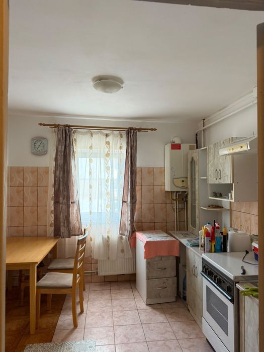 Inchiriez apartament 2 camere zona centrala
