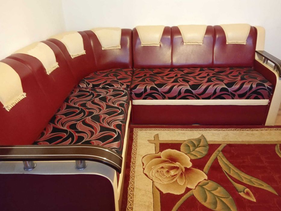 Vând colțar extensibil de piele cu lădiță de depozitare. Preț 1000 RON