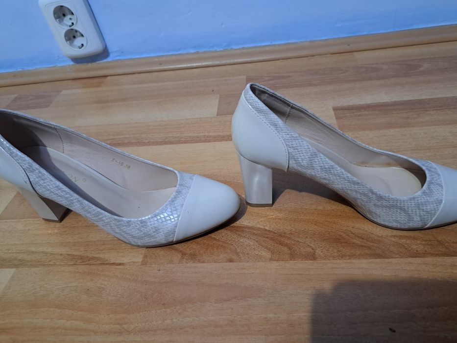 Pantofi damă crem